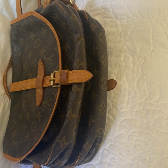 100% Authentic LOUIS VUITTON Saumur 30 Monogram Shoulder Bag. - Picture 13 of 16